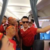 Ca sỹ Hoàng Bách cùng nhiều cổ động viên đang trên đường sang Indonesia để tiếp lửa cho thầy trò ông Park Hang Seo (Ảnh: Việt Hùng/Vietnam+) 