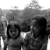 Những đứa trẻ bị bỏ lại nơi góc núi sẽ đối mặt với những rủi ro khó lường (Ảnh: Sơn Bách/Vietnam+) 