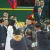 Thu Uyên tặng hoa cho Chủ tịch Triều Tiên Kim Jong-un sáng 26/2 (Ảnh: Doãn Tấn/TTXVN) 