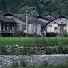 Những ngôi nhà sàn đá ở Khuổi Ky. (Ảnh: PV/Vietnam+)