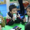 Nhiều phụ huynh muốn mỗi con được thêm 2-3 suất của chương trình sữa học đường nữa