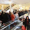 Người dân Mỹ mua sắm tại một trung tâm thương mại. (Nguồn: nydailynews.com)