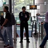 Cảnh sát Malaysia tăng cường an ninh tại Sân bay Quốc tế Kuala Lumpur ngày 10/3. (Ảnh: AFP/TTXVN)