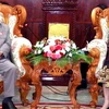Chủ tịch Quốc hội Lào Pani Zathotou tiếp ông Ksor Phước. (Ảnh: Hoàng Chương/Vietnam+)