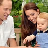 Hoàng tử bé nước Anh nhận 4.000 món quà trong năm đầu đời