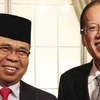 Tổng thống Benigno Aquino III và thủ lĩnh nhóm phiến quân MILF Al Haj Murad Ebrahim. (Nguồn: newsinfo.inquirer.net)