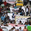 Mexico: Hàng nghìn người tuần hành ủng hộ 43 giáo sinh mất tích