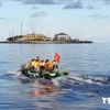 Trung Quốc dùng một loạt ụ nổi lấn biển trái phép ở Biển Đông