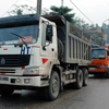 Công an Thanh Hóa xử phạt đoàn xe chở quặng quá tải trọng