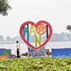 Hoàn thành công trình gốm Tình yêu Hà Nội bên hồ Trúc Bạch