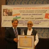 Tặng Huân chương cho Chủ tịch Ủy ban đoàn kết Ấn-Việt