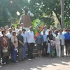 Dâng hoa tưởng nhớ anh hùng dân tộc Cuba José Martí tại Hà Nội