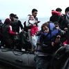 Người di cư Afghanistan tới ngoài khơi đảo Kos, Hy Lạp khi vượt qua vùng biển Aegean giữa Thổ Nhĩ Kỳ và Hy Lạp. (Nguồn: AFP/TTXVN)