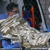 Nhân viên y tế chuyển người nghi nhiễm MERS tới bệnh viện ở Bratislava, Slovakia ngày 13/6. (Nguồn: THX/TTXVN)