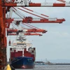 Hoạt động của tàu quốc tế tại cảng biển Tokyo. (Nguồn: AFP/TTXVN)