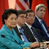 (Từ trái qua phải) Phó Thủ tướng Trung Quốc Lưu Diên Đông, Bộ trưởng Tài chính Mỹ Jacob Lew, Phó Thủ tướng Trung Quốc Uông Dương và Ngoại trưởng Mỹ John Kerry tại lễ khai mạc đối thoại S&ED ngày 23/6. (Nguồn: THX/TTXVN)
