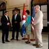 Ngoại trưởng Cuba Bruno Rodriguez (trái) và các Thượng Nghị sỹ Mỹ tại cuộc gặp ở Havana ngày 13/6. (Nguồn: AFP/TTXVN)