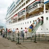 Tàu Celebrity Millennium đưa du khách nước ngoài đến Huế. (Ảnh: Quốc Việt/Vietnam+)