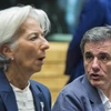Bộ trưởng Tài chính Hy Lạp (phải) và Giám đốc điều hành Quỹ tiền tệ Quốc tế (IMF) tại cuộc họp Bộ trưởng Tài chính khu vực đồng tiền chung châu Âu ở Brussel ngày 12/7. (Nguồn: AFP/TTXVN)