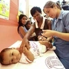 Tiêm vắcxin cho em bé ở Lima, Peru. (Nguồn: AFP/TTXVN)