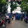 Nhiều du khách vẫn bị mắc kẹt ở đảo Cô Tô (Quảng Ninh) do mưa to, gió lớn, biển động mạnh. (Ảnh: Văn Đức/Vietnam+)