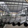 Kiểm tra ống thép inox chất lượng cao tại nhà máy ở huyện Ganyu, tỉnh Giang Tô, miền Đông Trung Quốc. (Nguồn: THX/TTXVN)