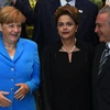 Thủ tướng Đức Angela Merkel (trái) và Tổng thống Brazil Dilma Rousseff (giữa) trước cuộc gặp ở Brasilia ngày 19/8. (Nguồn: AFP/TTXVN)