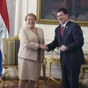 Bà Michelle Bachelet và ông Horacio Cartes. (Nguồn: AFP)