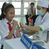Thành phố Hồ Chí Minh bắt đầu triển khai tiêm chủng mở rộng vắcxin tại trường học. (Ảnh: Phương Vy/TTXVN)
