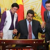 Tổng thống Cộng hòa Bolivarian Venezuela Nicolás Maduro Moros tham gia chương trình văn nghệ với các nghệ sỹ Việt Nam. (Ảnh: Nguyễn Khang/TTXVN)