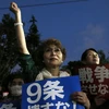 Người biểu tình trước tòa nhà Quốc hội Nhật Bản ngày 24/6. (Nguồn: THX)