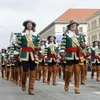 Người dân Đức tham gia diễu hành trang phục truyền thống tại lễ hội ngày 20/9. (Nguồn: AFP/TTXVN)