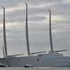 Siêu du thuyền Sailing Yatch A của tỷ phú Melnichenko với ba cột buồm cao tới 90m là con thuyền buồm lớn nhất thế giới. (Nguồn: dailymail.co.uk)