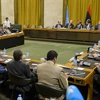 Đàm phán hòa bình giữa đại diện hai Chính phủ Libya do Đặc phái viên LHQ về Libya Bernardino Leon (giữa, phía xa) chủ trì tại Geneva ngày 12/8. (Nguồn: AFP/TTXVN)