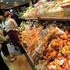 Người dân Nga mua sắm thực phẩm tại siêu thị. (Nguồn: themoscowtimes.com)