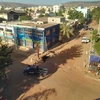 Cảnh sát Mali bao vây tòa nhà để giải thoát cho các con tin tại khách sạn Radisson Blu ở Mali. (Nguồn: THX/TTXVN)