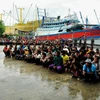 Những ngư dân bị ngược đãi được giải cứu trong cuộc đột kích của cảnh sát ở Benjina, Indonesia. (Nguồn: AFP/TTXVN)