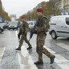 Cảnh sát Pháp tuần tra trên đại lộ Champs-Elysees ở Paris. (Nguồn: AFP/TTXVN)
