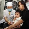 Tiêm chủng cho trẻ tại Trung tâm Y tế dự phòng Thành phố Hồ Chí Minh. (Ảnh: Phương Vy/TTXVN)