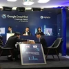 Kỳ thủ Lee Se-dol (trái) đấu với máy tính của Google. (Nguồn: twitter.com)