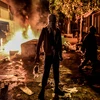 Phiến quân người Kurd ném bom xăng trong cuộc đụng độ với cảnh sát tại quận Gazi, Istanbul. Ảnh minh họa. (Nguồn: AFP/TTXVN)