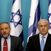 Thủ tướng Benjamin Netanyahu (phải) và cựu Ngoại trưởng Avigdor Lieberman. (Nguồn: Reuters)