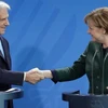 Thủ tướng Đức Angela Merkel và Tổng thống Uruguay Tabare Vazquez. (Nguồn: AP)