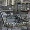 Dây chuyền sản xuất sữa tại Nhà máy sữa Vinamilk tại tỉnh Bình Dương. (Ảnh: TTXVN phát)