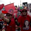 Lực lượng áo đỏ ủng hộ chính phủ tuần hành tại Bangkok. (Nguồn: AFP/TTXVN)