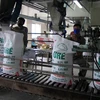 Đóng gói sản phẩm đạm urê tại Công ty đạm Ninh Bình. (Ảnh: Vũ Sinh/TTXVN)