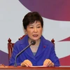 Tổng thống Hàn Quốc Park Geun-hye chủ trì cuộc họp nội các ở Seoul ngày 9/12/2016. (Nguồn: AFP/TTXVN)
