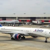 Máy bay của Hãng Delta Airlines tại sân bay quốc tế Atlanta-Hartsfield ở Atlanta, bang Georgia, Mỹ. (Nguồn: AFP/TTXVN)
