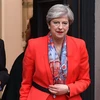 Thủ tướng Anh Theresa May rời trụ sở của Đảng Bảo thủ ở London sau khi các điểm bỏ phiếu đóng cửa ngày 9/6. (Nguồn: AFP/TTXVN)