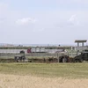 Xe quân sự Thổ Nhĩ Kỳ chuẩn bị xây tường biên giới tại khu vực thuộc tỉnh Kilis, giáp giới Syria ngày 7/5/2016. (Nguồn: AFP/TTXVN)
